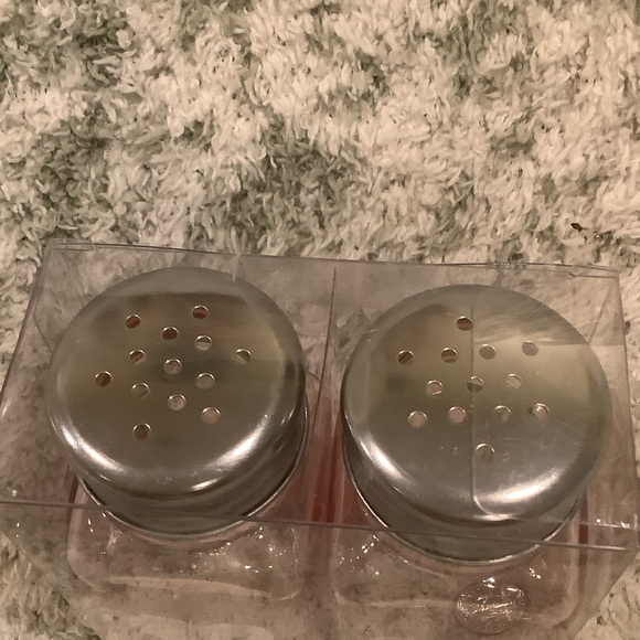 Willow & Reed Pink Heart Valentines Glass Salt & Pepper Shaker Boxed Set NWT 2.8 - Picture 3 of 12